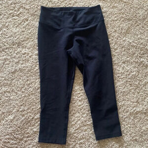 Nike Capri Leggings - black - small